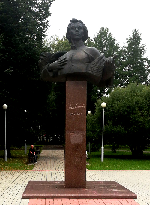 Бюст поэта Михаила Сеспеля в г.Чебоксары. Фото 1